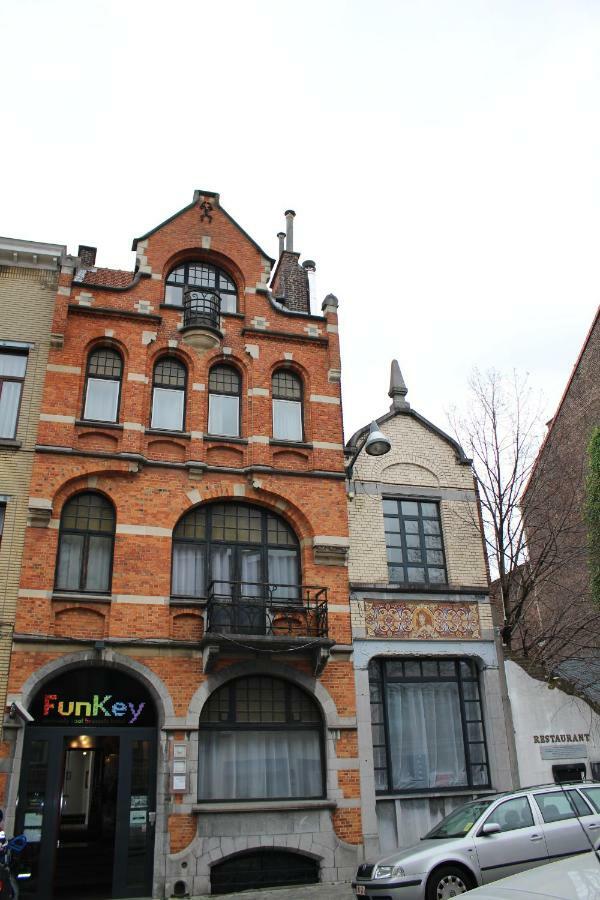 Funkey Hotel Брюссель Экстерьер фото